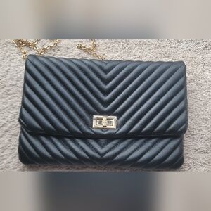 Urban Elegant Black Quilted Shoulder Bag